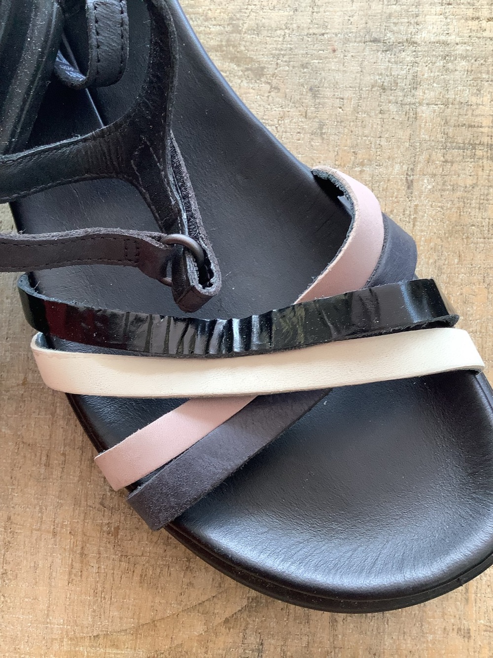 NWOT Ecco Three Tone Sandal